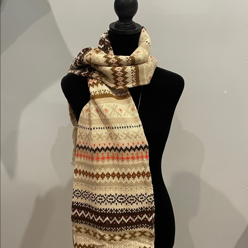 Patterned Knit Scarf in Cream and Brown